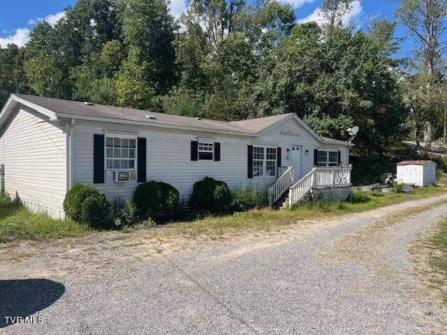 7914 High Oak RD, Pound, VA 24279