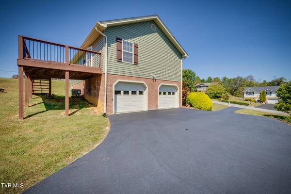 Jonesborough, TN 37659,387 Mockingbird PL