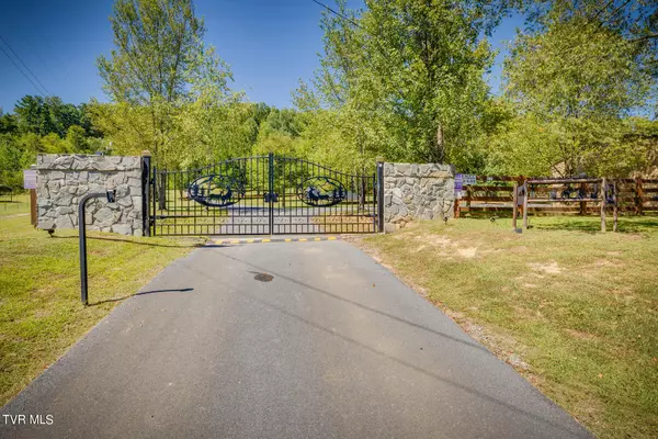 237 Mapleswamp RD, Chuckey, TN 37641