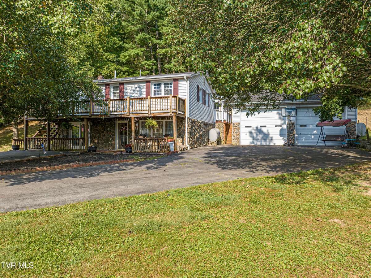 Chilhowie, VA 24319,1055 St Clairs Creek RD