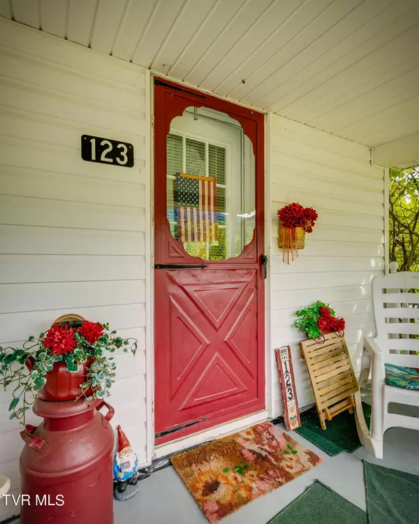 Gate City, VA 24251,123 Military LN