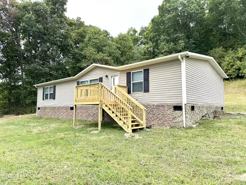 2563 Beartown RD, Tazewell, VA 24651