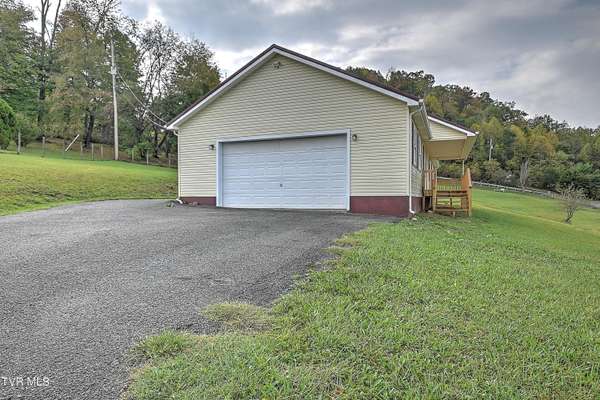 Honaker, VA 24260,32 Tennessee ST