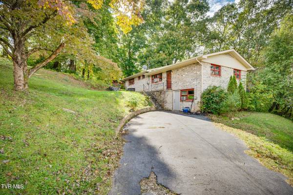 Johnson City, TN 37601,104 Hillmont DR