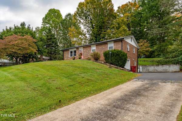 1521 Sun Valley RD, Johnson City, TN 37604