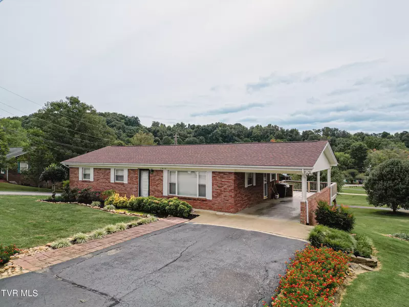 1812 Old Tusculum RD, Greeneville, TN 37745