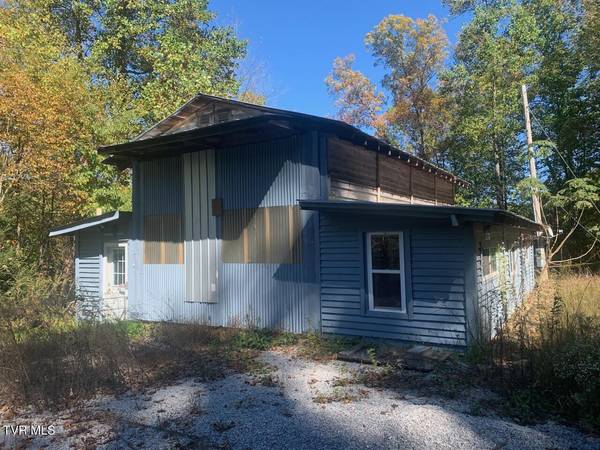 421 Grouse Run RD, Sneedville, TN 37869