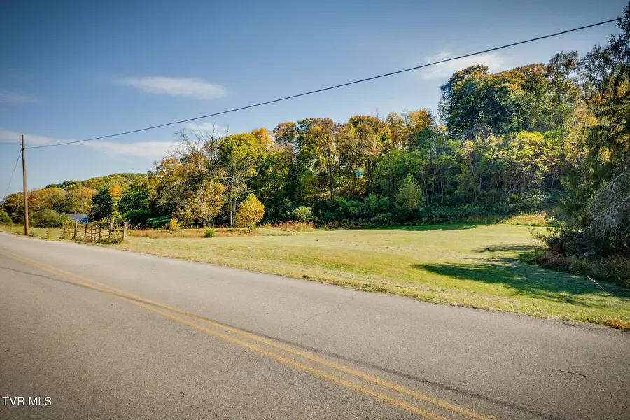 790 Hunting Hill RD, Piney Flats, TN 37686