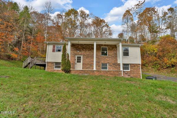 1683 Gravel Lick RD, Castlewood, VA 24224