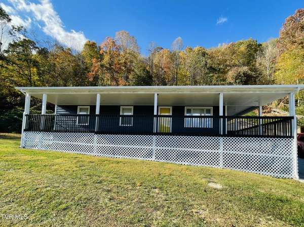 713 10th ST, Big Stone Gap, VA 24219