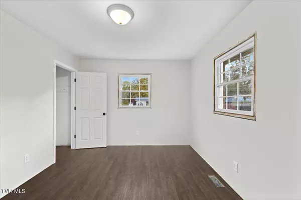 Jonesborough, TN 37659,901 May DR