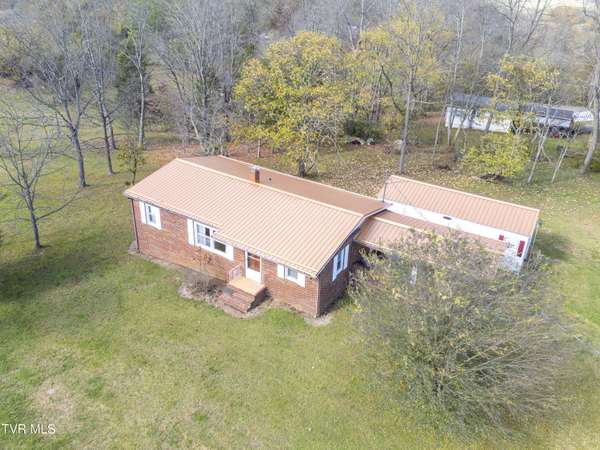 52 Hankins LN, Castlewood, VA 24224