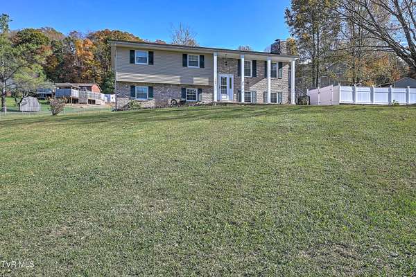 Mount Carmel, TN 37645,1409 Hickory LN