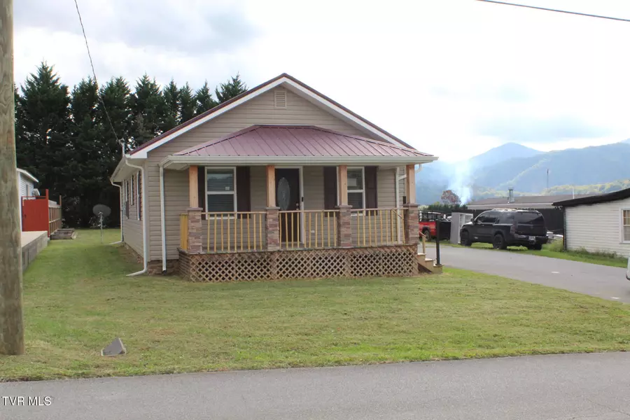 1443 Love Station RD, Erwin, TN 37650