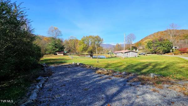 Big Stone Gap, VA 24219,1239 Crackers Neck RD