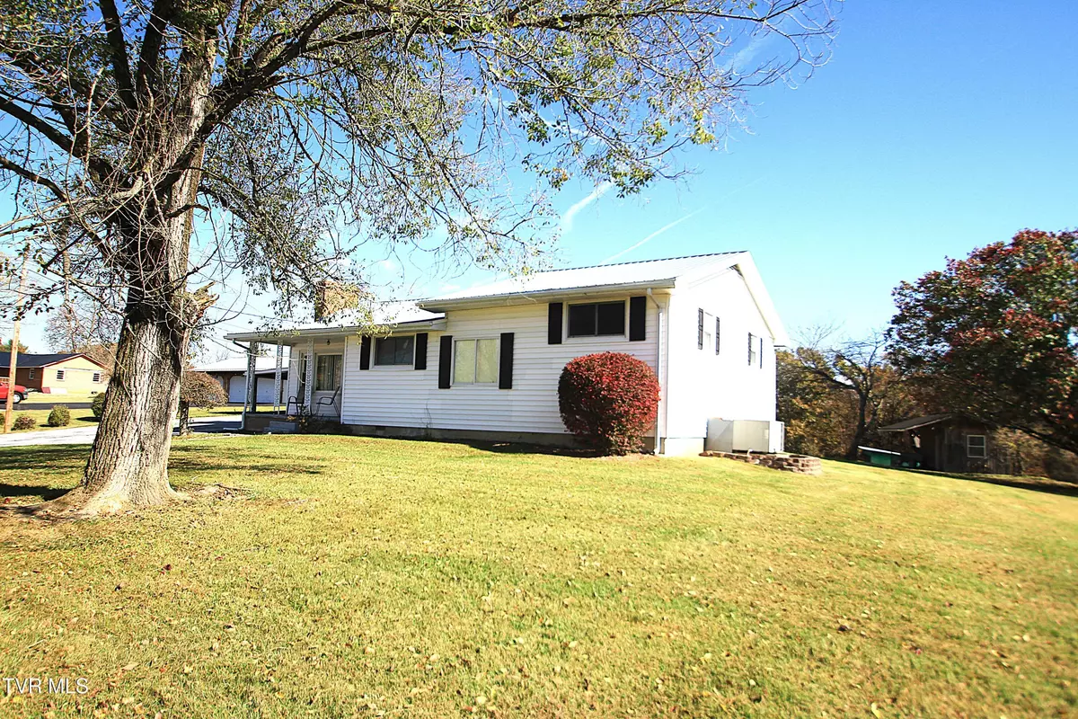 Piney Flats, TN 37686,939 Muddy Creek Rd