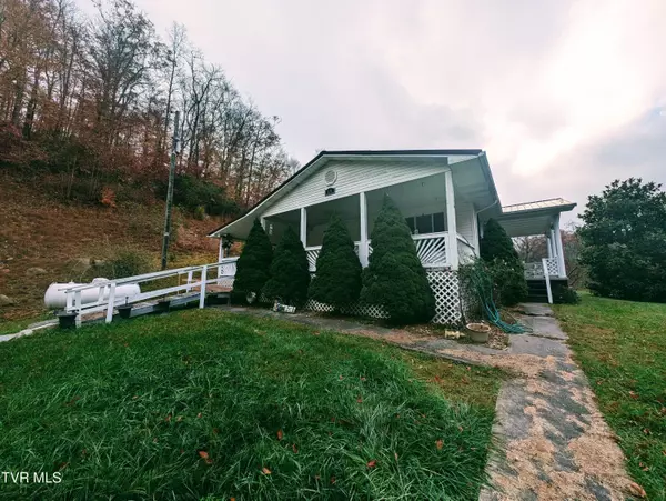 1852 Crooked Branch BR, Haysi, VA 24256