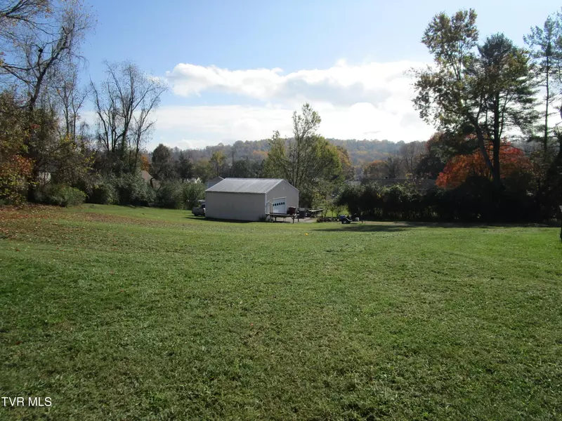 2200 Hicks RD, Johnson City, TN 37604