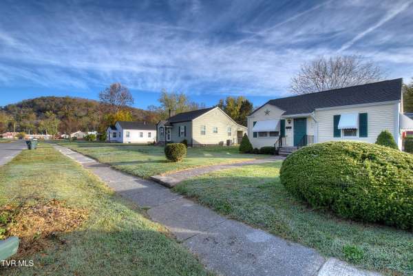 Elizabethton, TN 37643,906 Walker ST