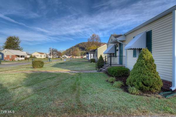 Elizabethton, TN 37643,906 Walker ST