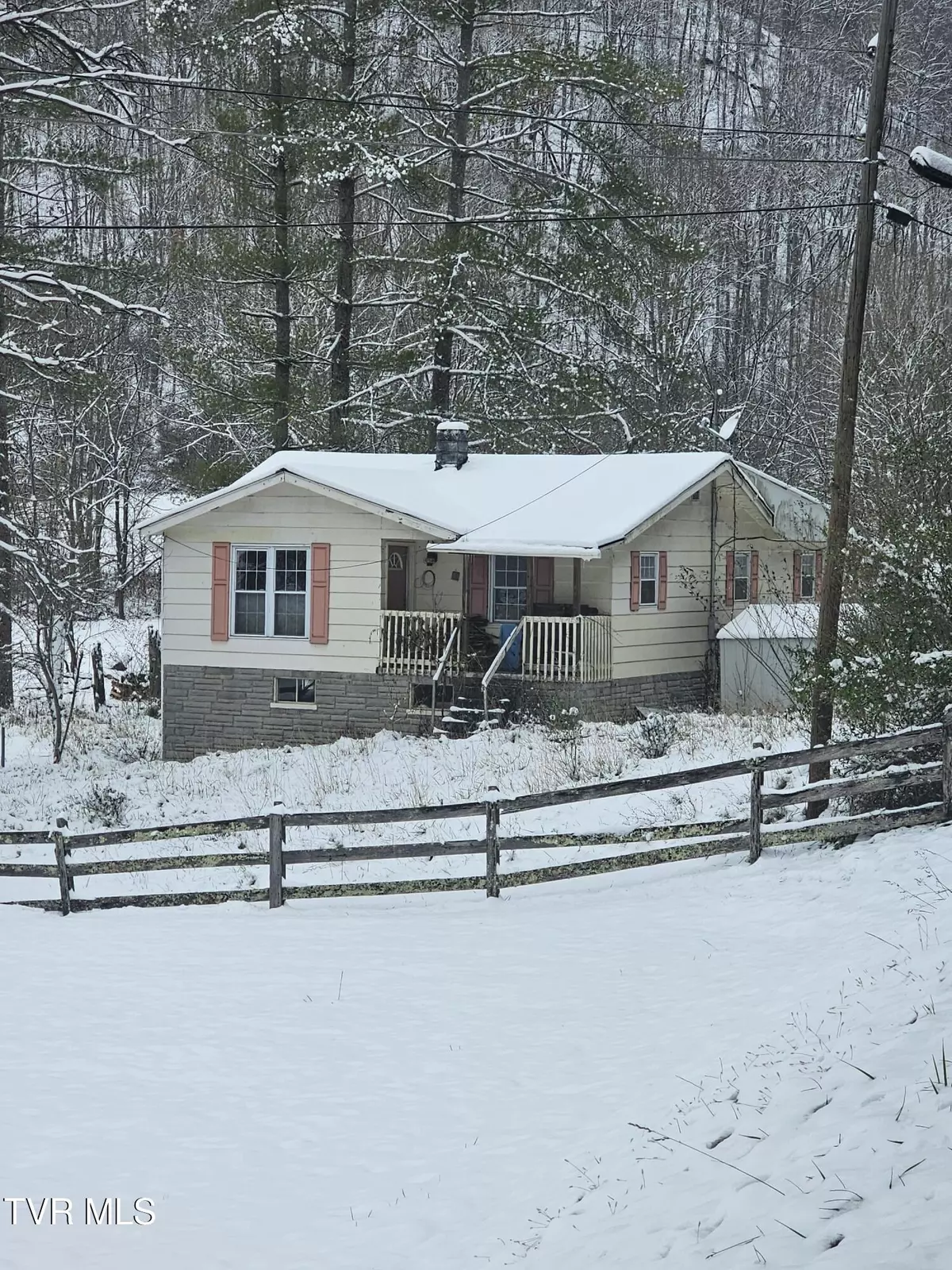 Cedar Bluff, VA 24609,169 Shrader RD