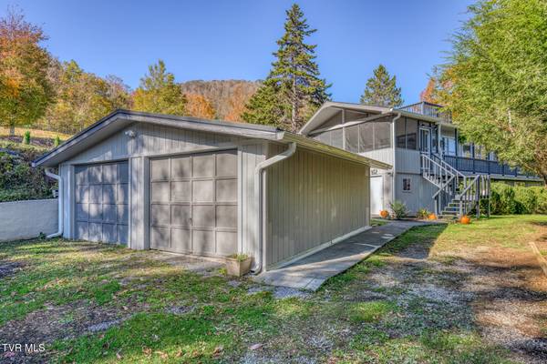 Roan Mountain, TN 37687,539 Burbank RD