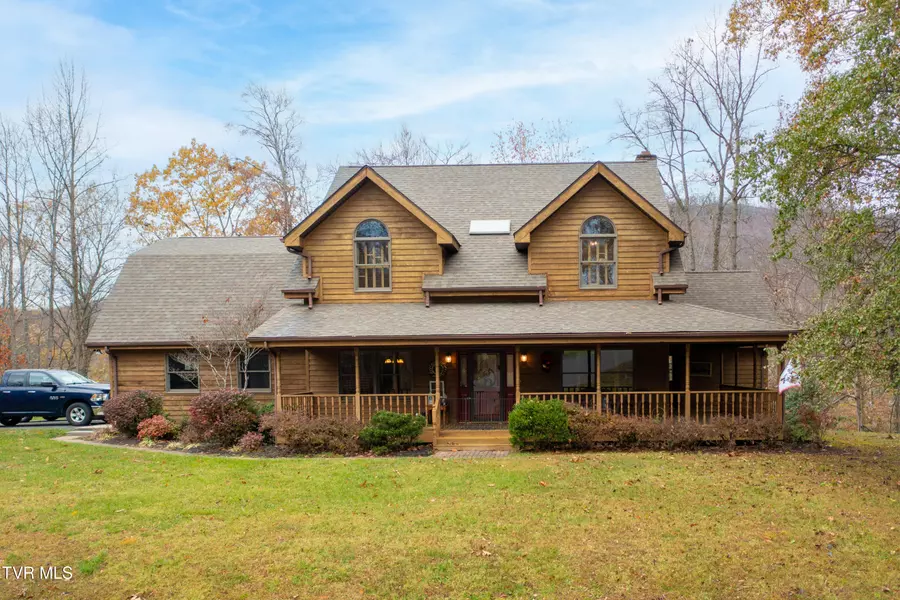 2019 Ridgeview DR, Big Stone Gap, VA 24219