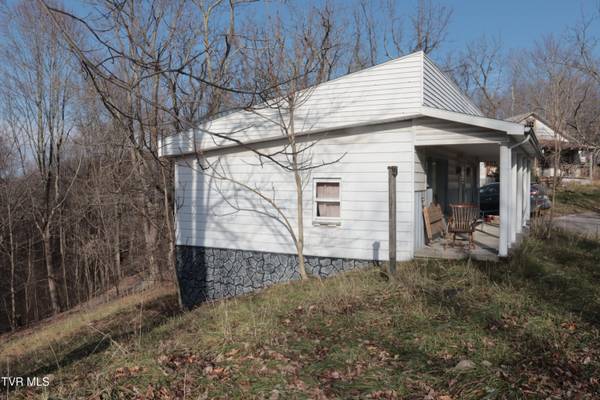 354 Flat Top RD,  Coeburn,  VA 24230