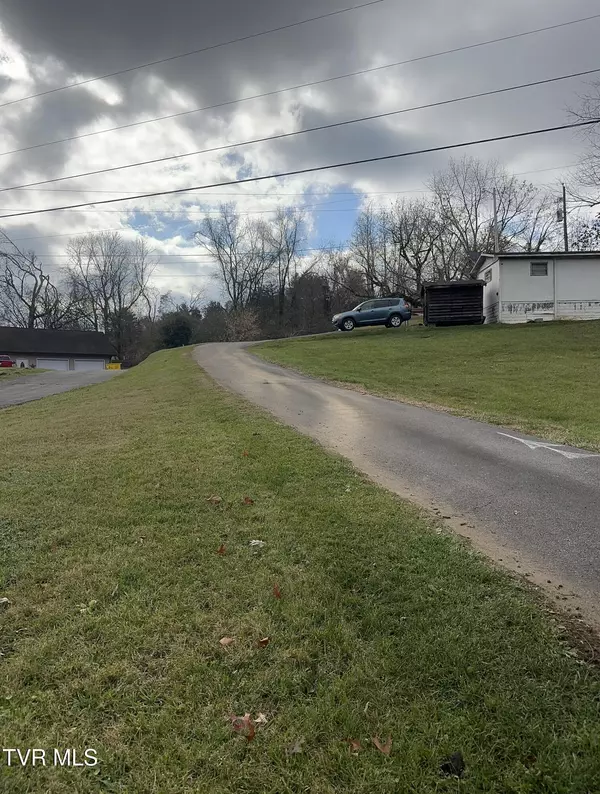 1860 Forest View DR, Kingsport, TN 37660