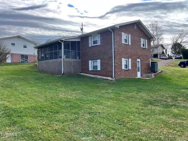 Elizabethton, TN 37643,135 Unaka Subdivision RD