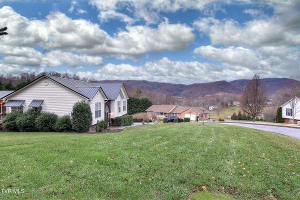 Unicoi, TN 37692,104 Sunset DR