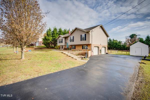 221 Mulberry BND, Jonesborough, TN 37659