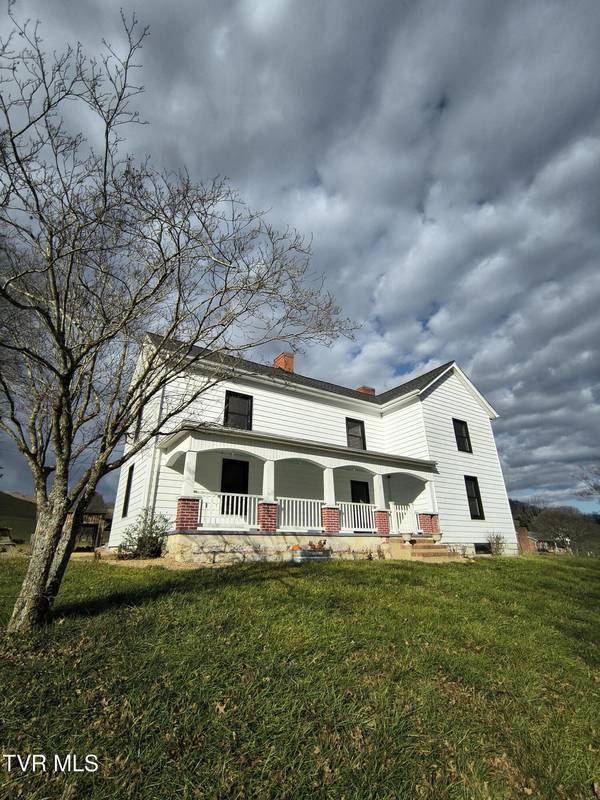 7629 Big Moccasin RD, Nickelsville, VA 24271