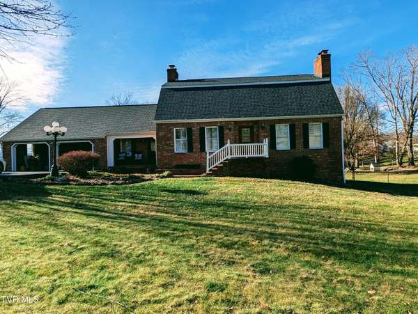 2595 Rose Ridge RDG, Clintwood, VA 24228