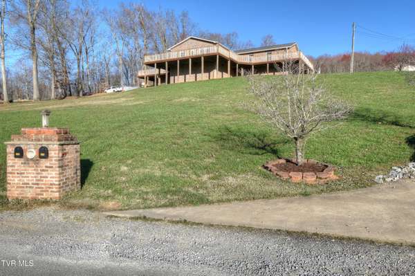 379 Airport RD, Elizabethton, TN 37643