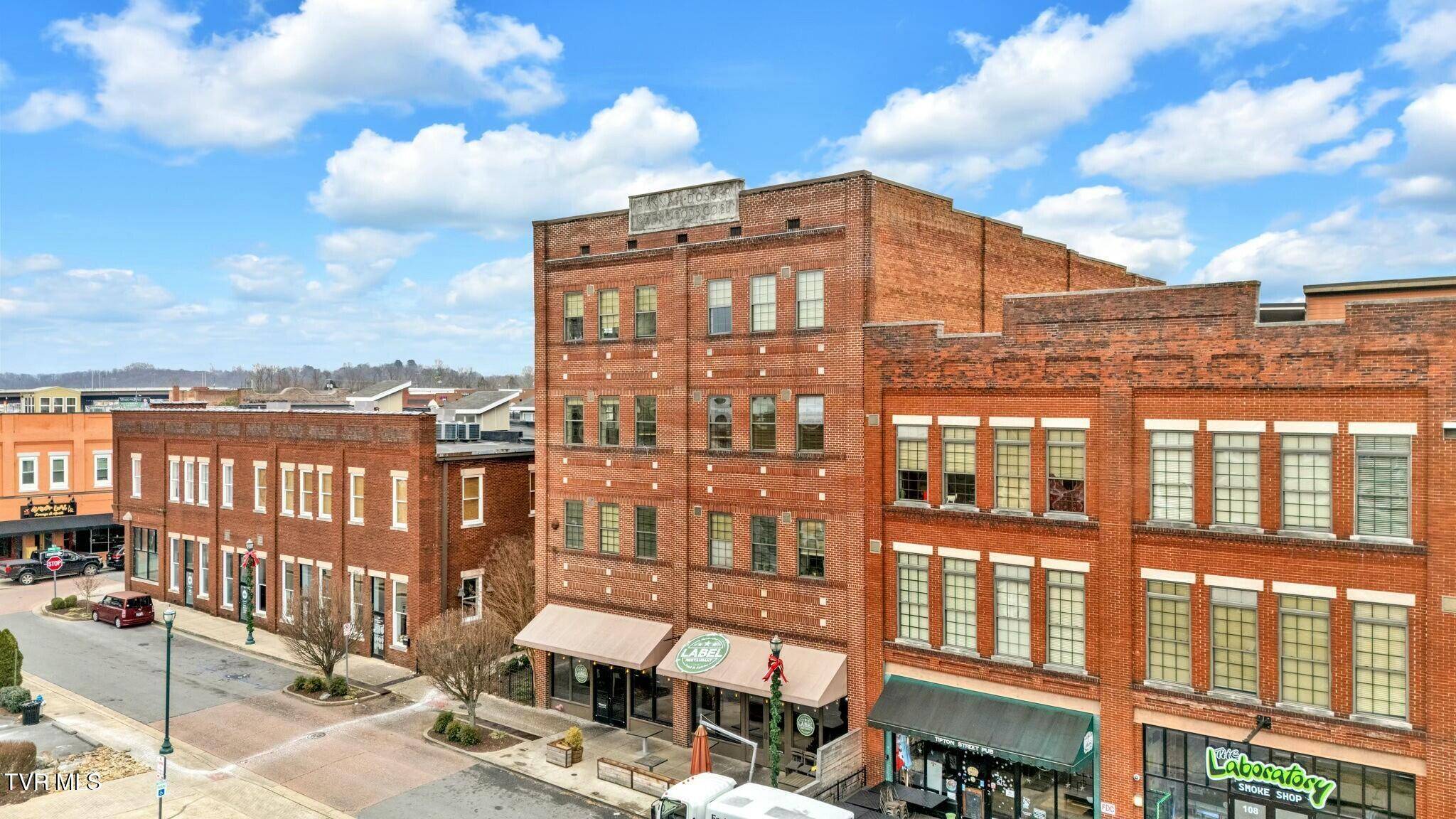 Johnson City, TN 37604,116 Tipton ST #208