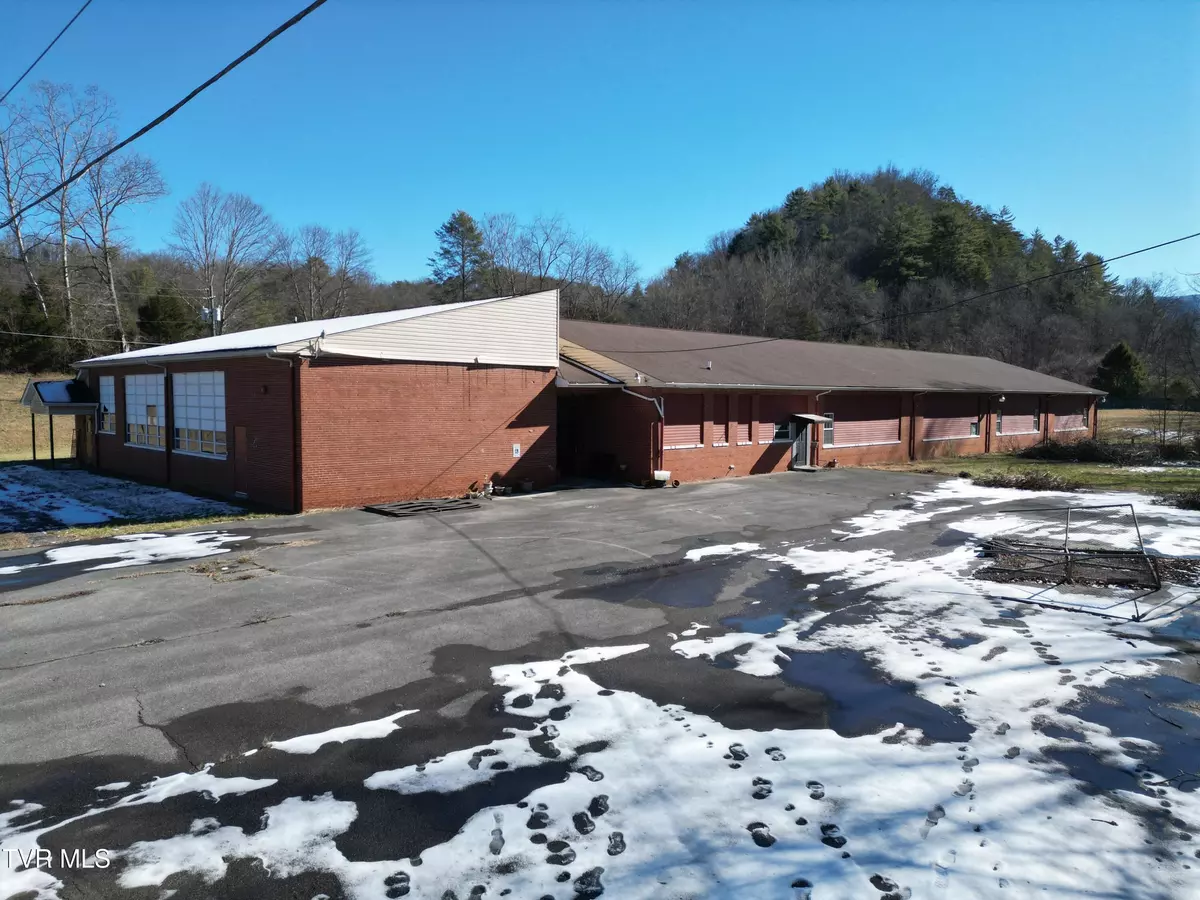 Bluff City, TN 37618,321 Possum Creek RD