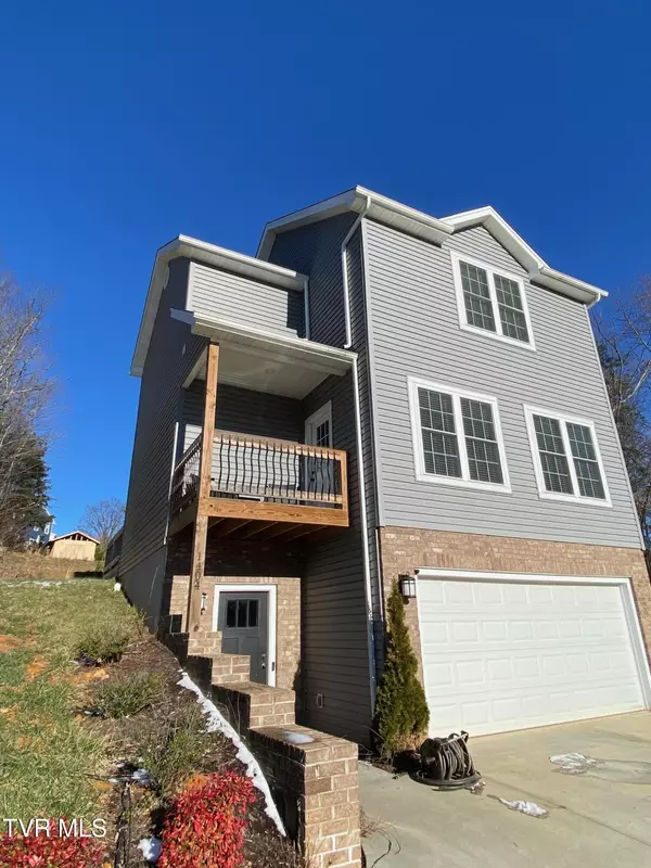 1404 Indian Ridge RD, Johnson City, TN 37604