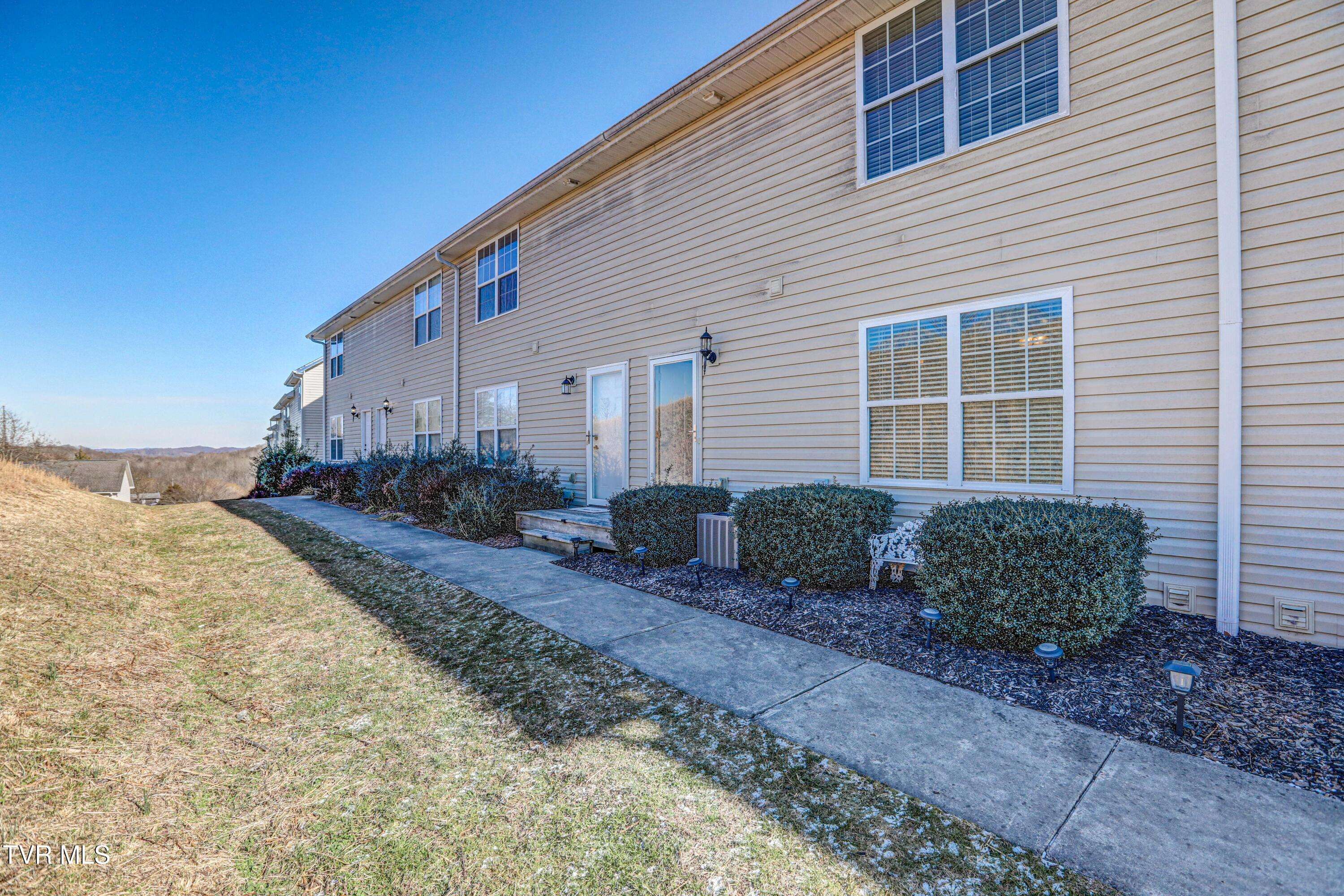 622 Grays Pointe CT, Johnson City, TN 37615