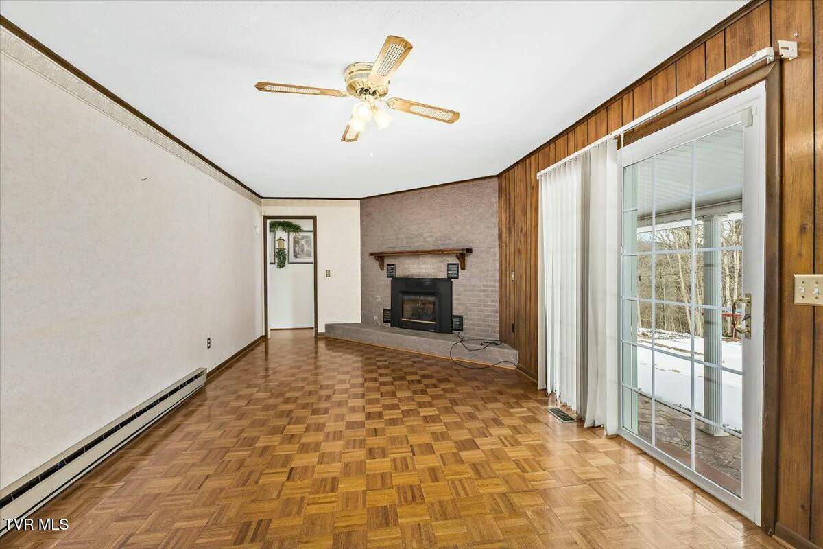 Saint Paul, VA 24283,3232 Longview DR