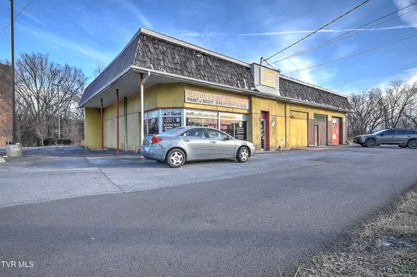 Elizabethton, TN 37643,365 Elk AVE