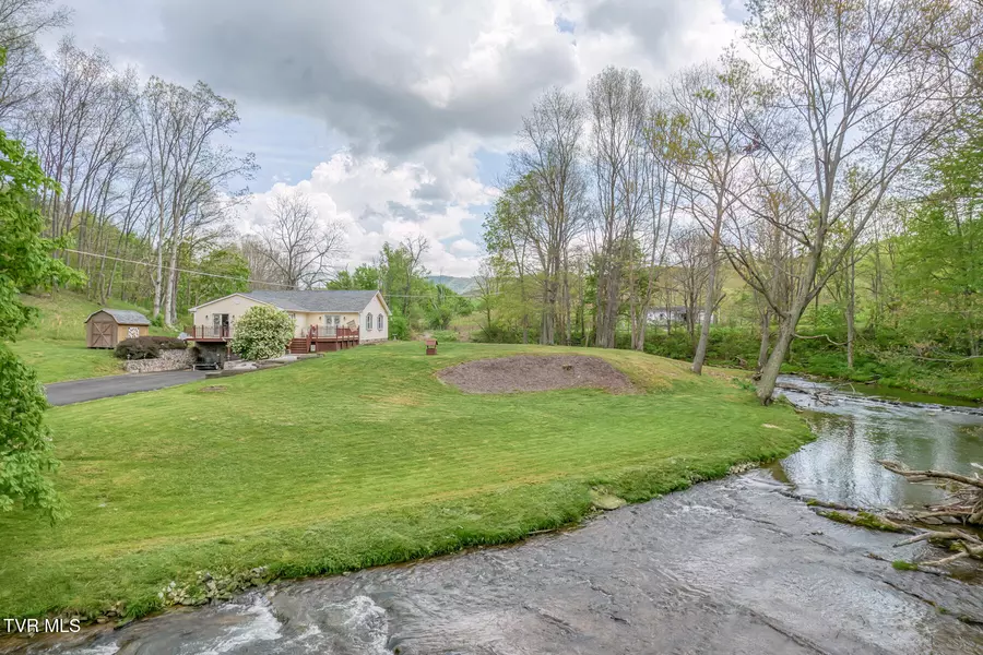 112 Conns DR, Tazewell, VA 24651