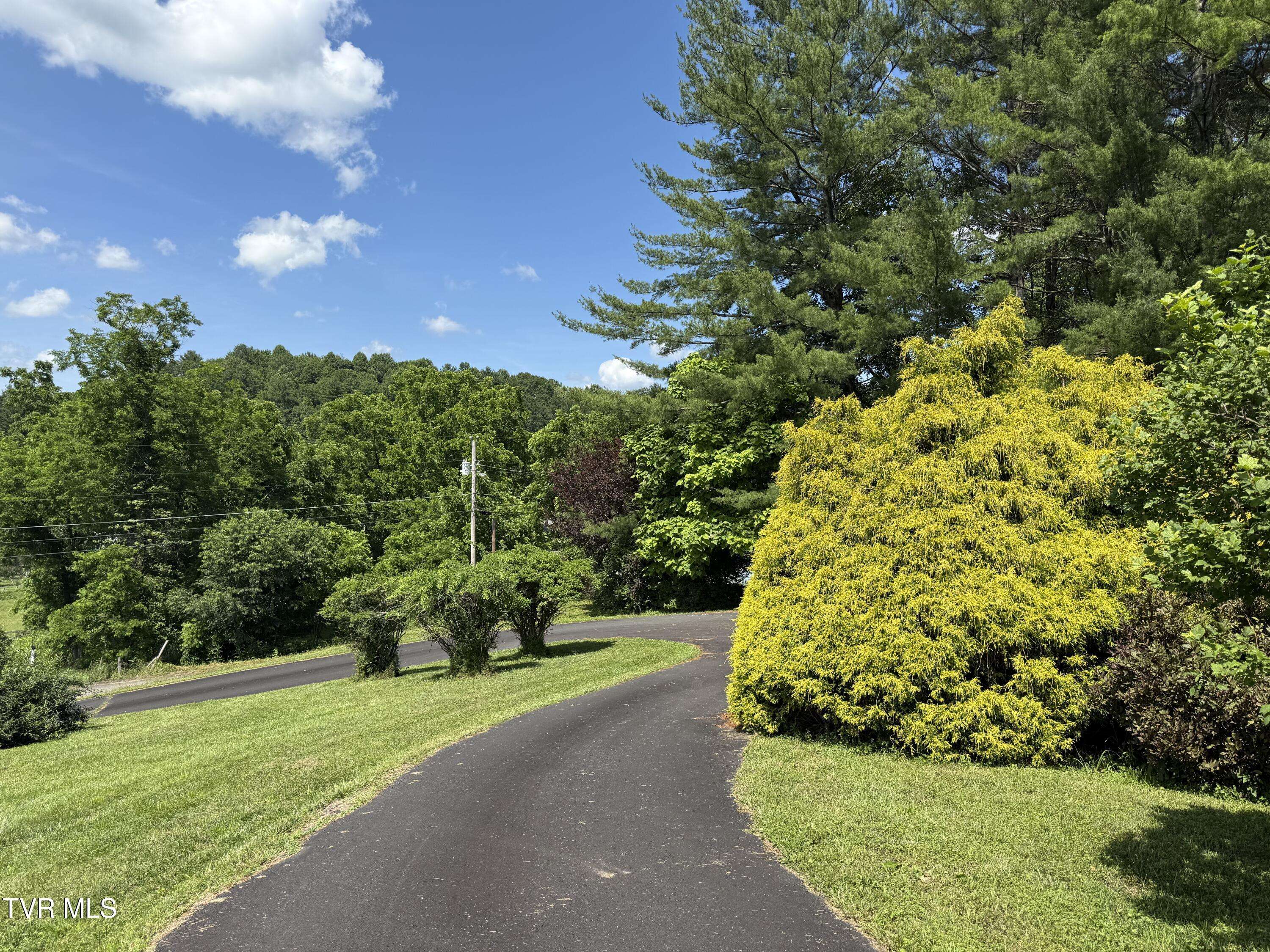 Mountain City, TN 37683,318 Pinecrest ST