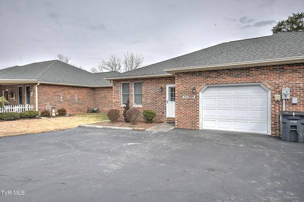 Kingsport, TN 37660,411 Eastley Court #J