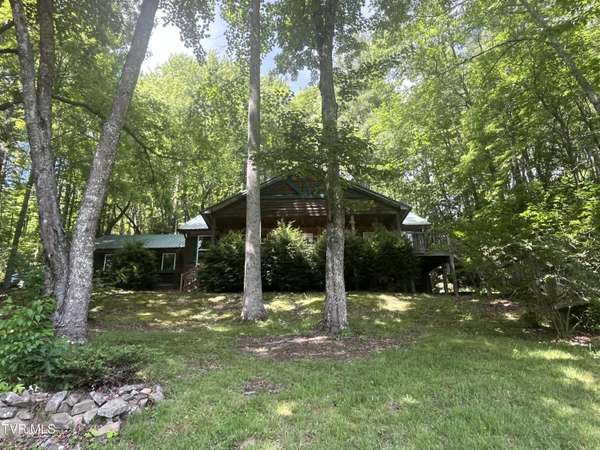 128 Overlook LN, Mountain City, TN 37683