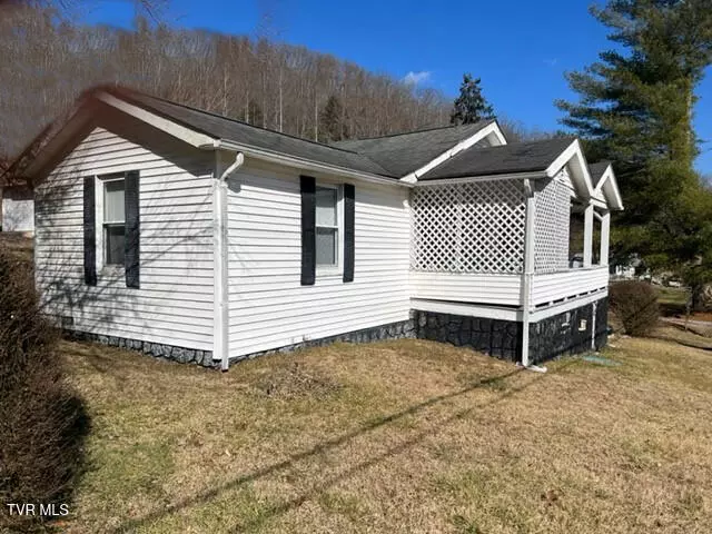 680 Left Poor Valley RD, Pennington Gap, VA 24277