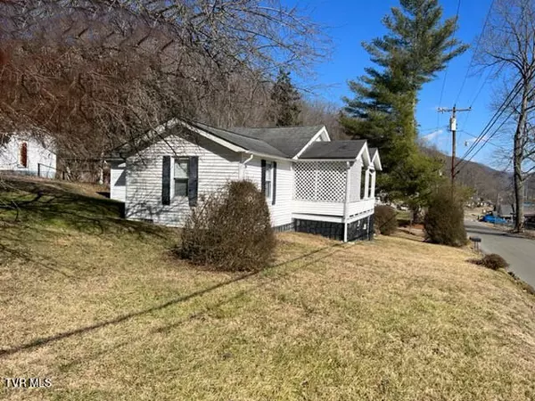 Pennington Gap, VA 24277,680 Left Poor Valley RD