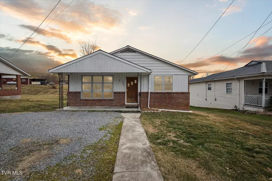 409 Crescent DR, Glade Spring, VA 24340