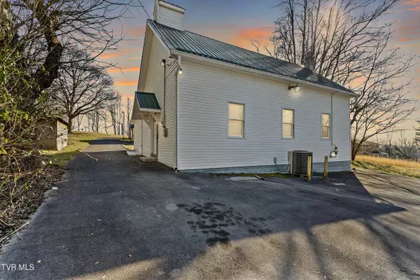 Abingdon, VA 24210,338 Lowland ST