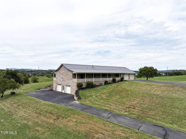 887 Berry RD, Bulls Gap, TN 37711